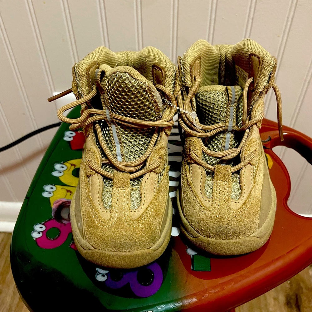 Toddler Yeezy boots size 7C